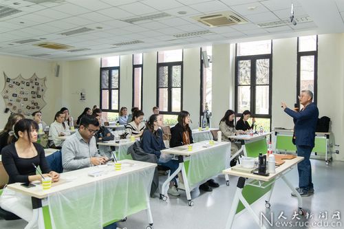 新時(shí)代在中國(guó)第二精品課堂 中國(guó)傳統(tǒng)畫(huà)扇藝術(shù)鑒賞講座成功舉辦