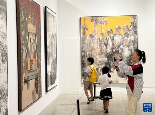 百余幅美術精品亮相武漢 科技助力描繪壯美長江畫卷